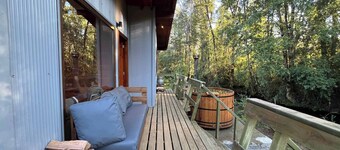 Riverside Cabin Retreat - Hot Tub & BBQ in Patagonia