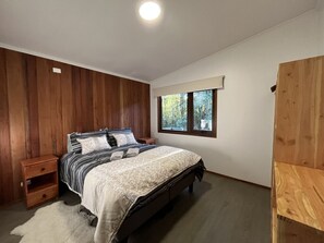 2 Schlafzimmer, Schreibtisch, Bügeleisen/Bügelbrett, WLAN