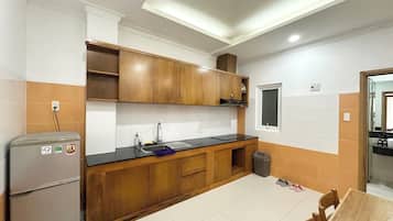 Room, 1 Queen Bed, Balcony | Minibar, free WiFi, bed sheets