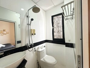 Superior Room, 1 Double Bed | Bathroom | Shower, hair dryer, towels, soap - Uhouse - KELLY Thao Dien Apartment (Thao Dien)