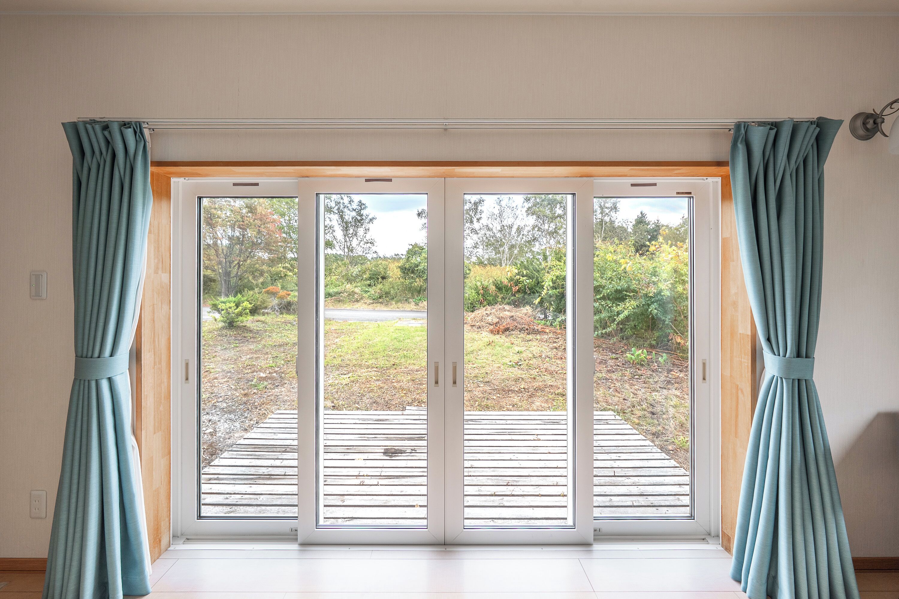 40-inch flat-screen TV with digital channels