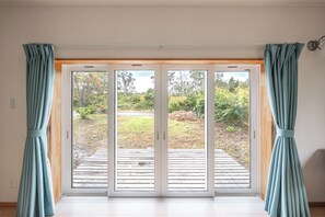 40-inch flat-screen TV with digital channels - TOYA SERENITY STAY (Toyako)