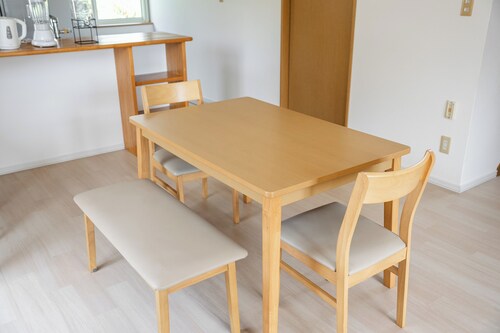 客室内のダイニングエリア