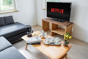 Televisi layar datar 40-inci dengan saluran TV digital