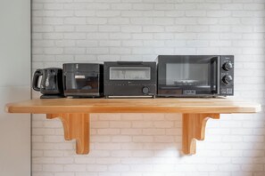 冰箱、微波炉、炉灶、电饭煲