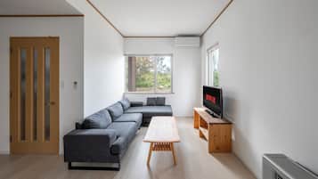 40-inch flat-screen TV with digital channels