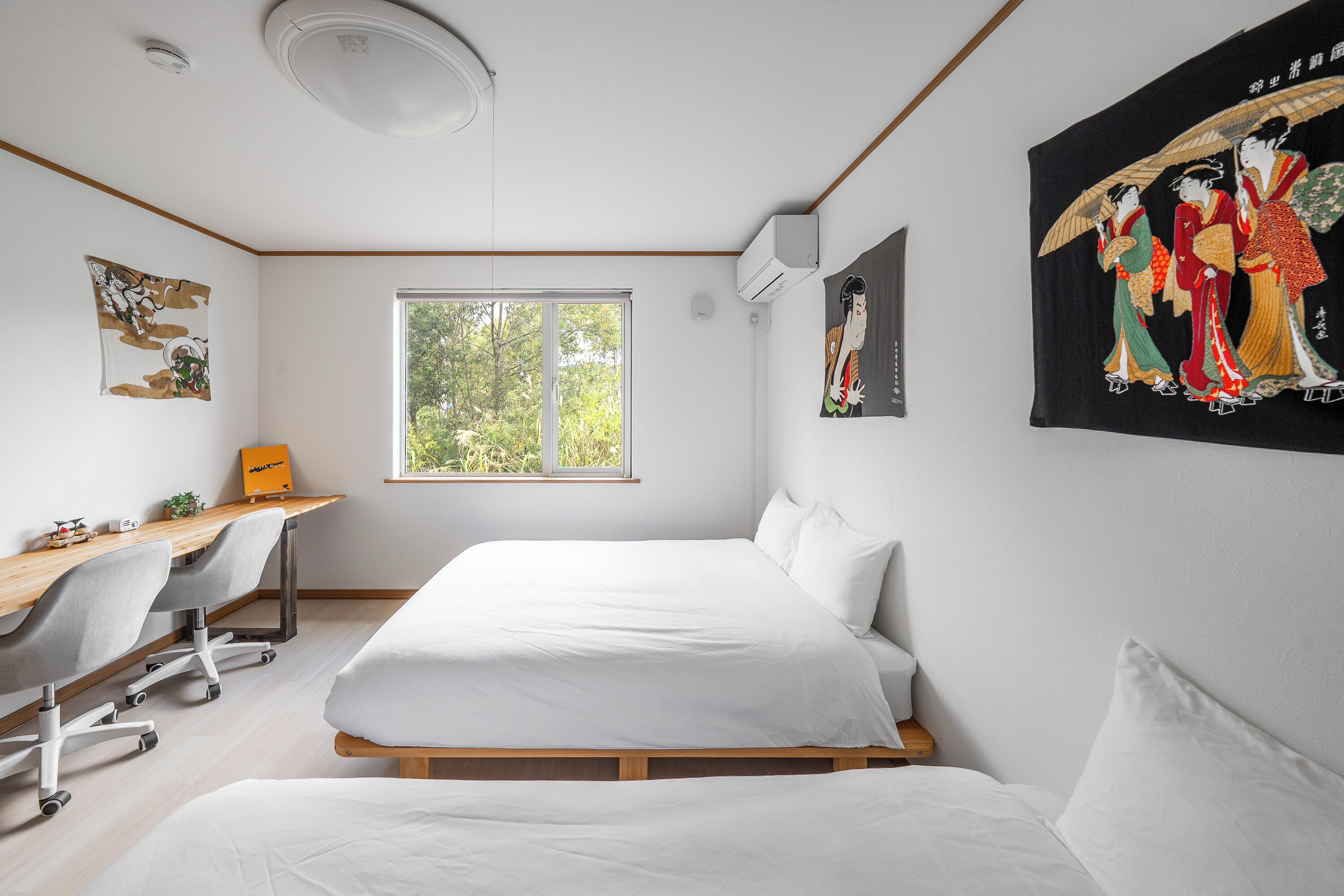 Tabla de planchar con plancha, cunas gratuitas, wifi gratis