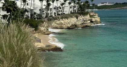 Serene townhome with AC in Cupecoy, Walking to Mullet Bay Beach, Casino,Shopping