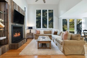 Smart TV, fireplace, DVD player