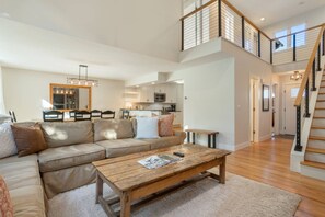 Unclassified image, 2 of 48, button