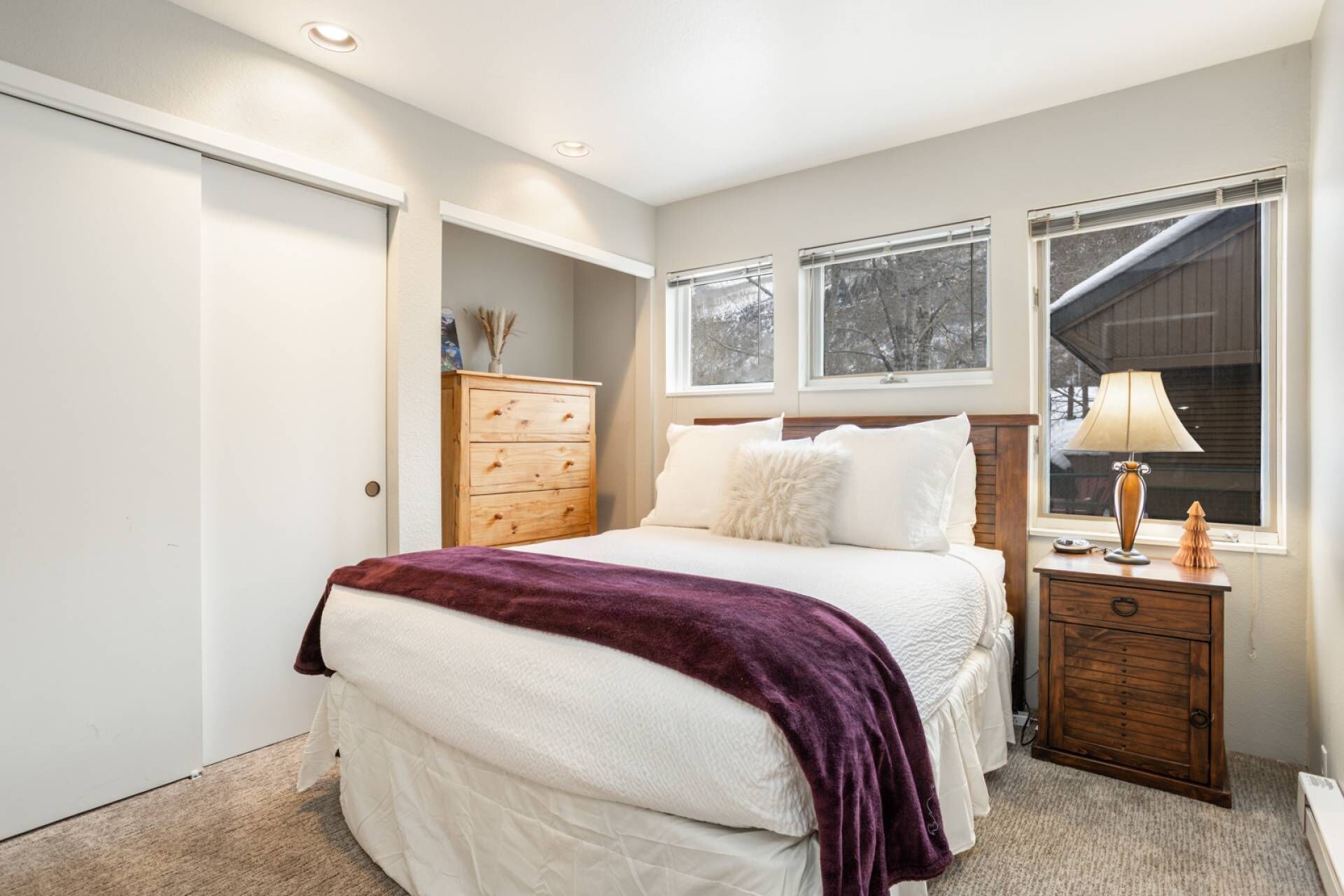 Iron/ironing board, free WiFi, bed sheets