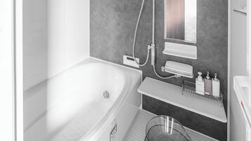 Combined shower/bathtub, hair dryer, slippers, bidet