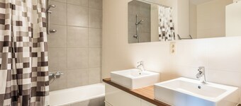 Bright flat with prime central location