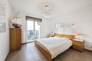 2 bedrooms, iron/ironing board, Internet