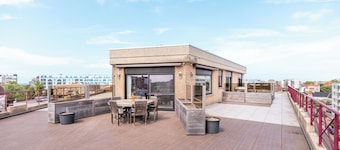 Beautiful penthouse flat with central location