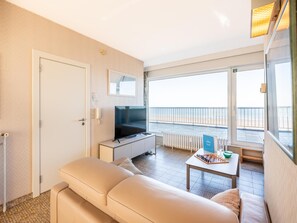 Unclassified image, 2 of 20, button