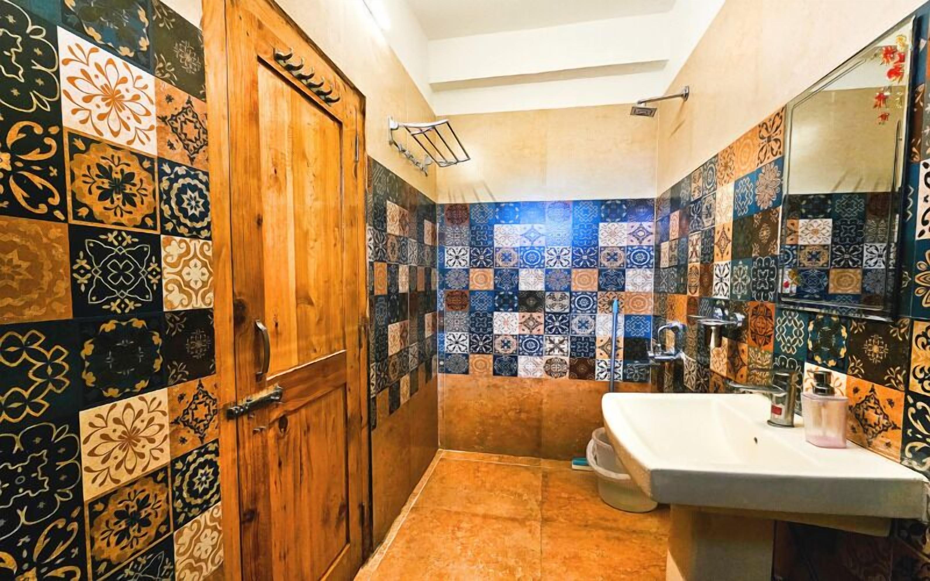 华丽双人房, 阳台, 山景 | 浴室 | 淋浴设施、免费洗浴用品、毛巾、肥皂