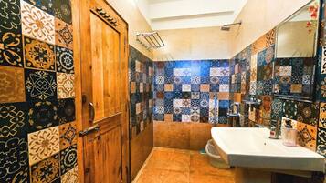 Deluxe Double Room, Balcony, Mountain View | Bathroom