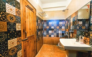 Deluxe Double Room, Balcony, Mountain View | Bathroom | Shower, free toiletries, towels, soap