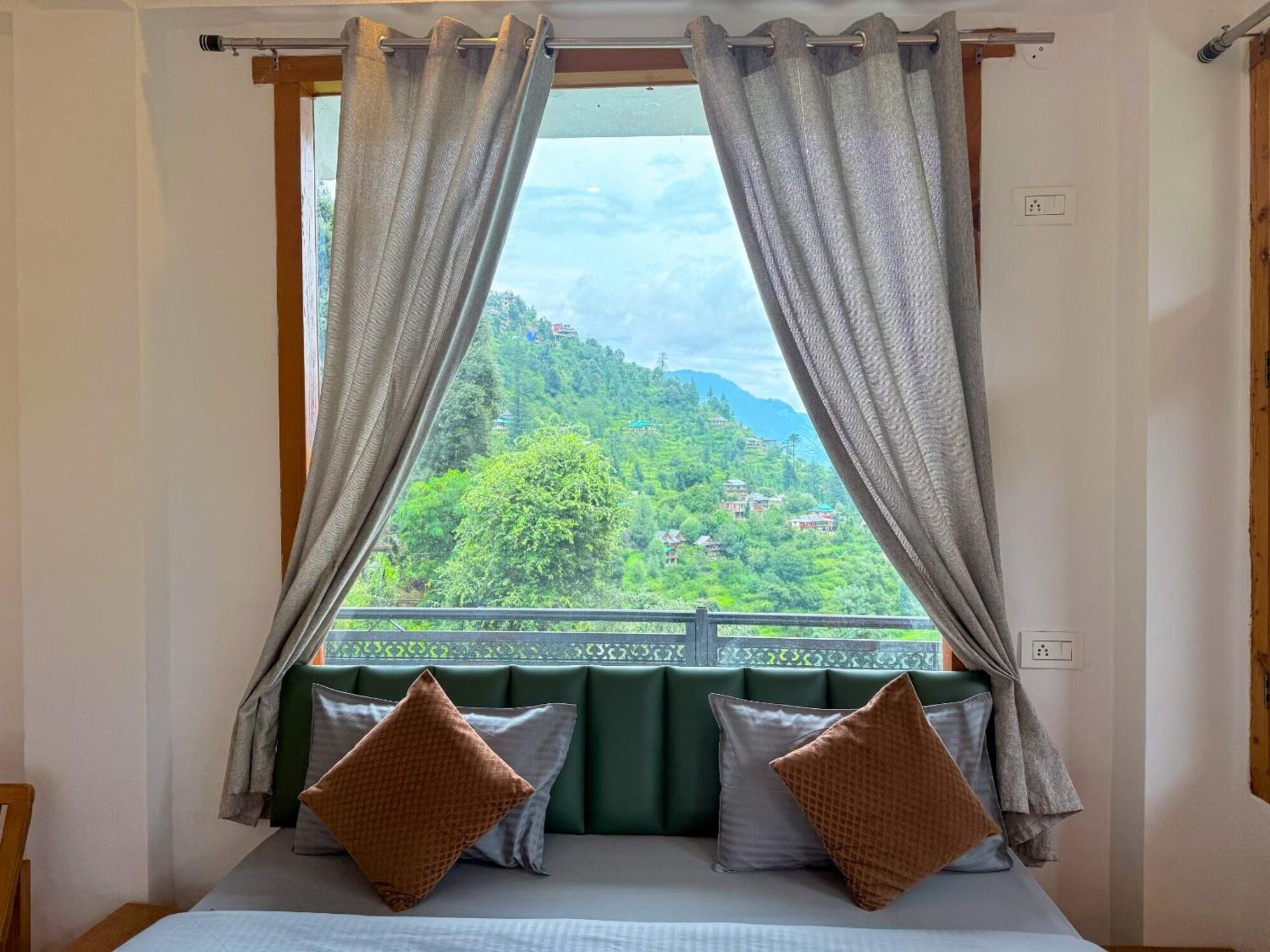 Habitación doble Deluxe, balcón, vista a la montaña | Wifi gratis 