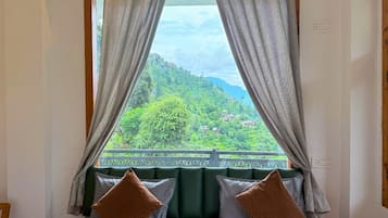 Deluxe Double Room, Balcony, Mountain View