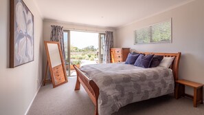 4 bedrooms, WiFi, bed sheets