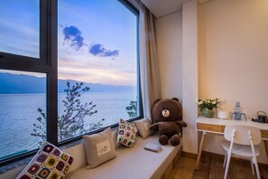 Standard Twin Room, Lake View | Desk, laptop workspace, free WiFi