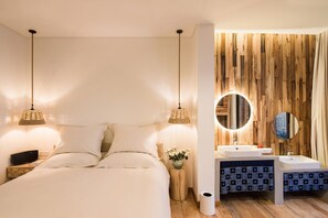 Desk, laptop workspace, soundproofing, free WiFi - Verdant Whisper Stone Hill Seaview Inn (Dali)