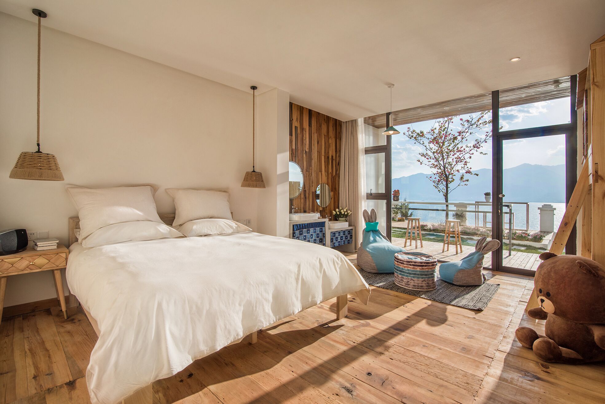 Family Room, Lake View | Desk, laptop workspace, soundproofing, free WiFi