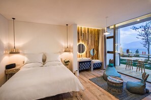 Familiekamer, uitzicht op meer | Een bureau, een laptopwerkplek, gratis wifi