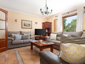 TV, mesa de pingue-pongue