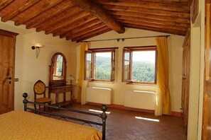 4 bedrooms, free WiFi, bed sheets