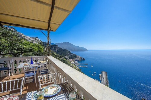 Villa Madreluna: A spacious three-story villa located on the high coast in front of the sea, with Free WI-FI.