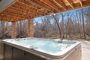 Outdoor spa tub - Ultimate Treehouse Mansion w/Hot Tub & Game Room! (Lakewood)