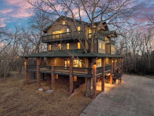 Ultimate Treehouse Mansion w/ Swim Spa, Sleeps 31
