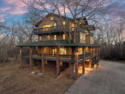 Ultimate Treehouse Mansion w/ Swim Spa, Sleeps 31