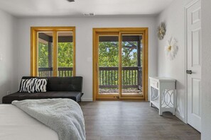 8 عدّة غرف نوم ومكتب ومكواة/لوح كي وواي فاي