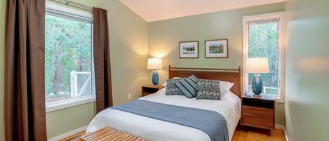 2 bedrooms, travel cot, Internet, bed sheets