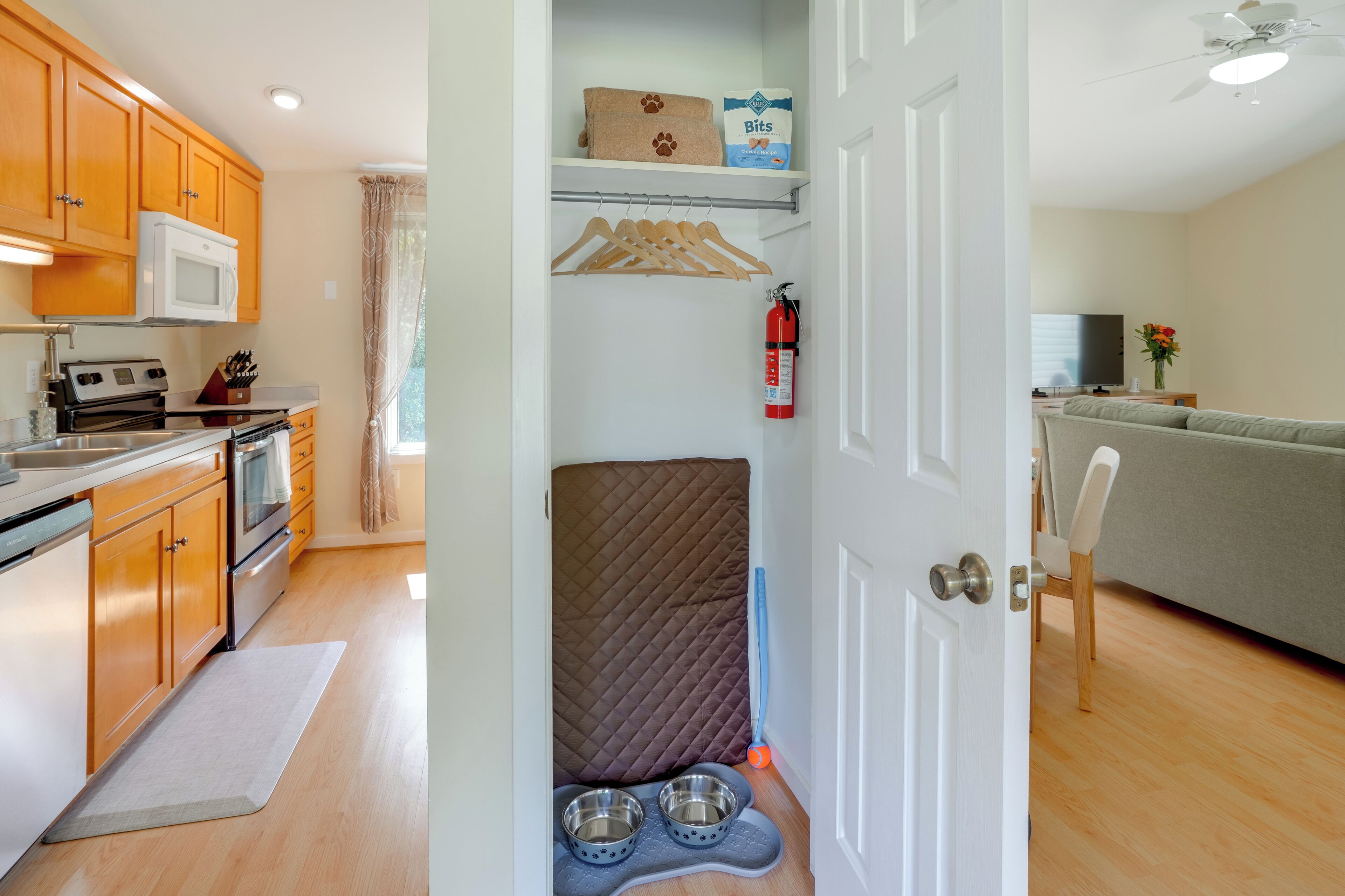 Fridge, microwave, stovetop, dishwasher