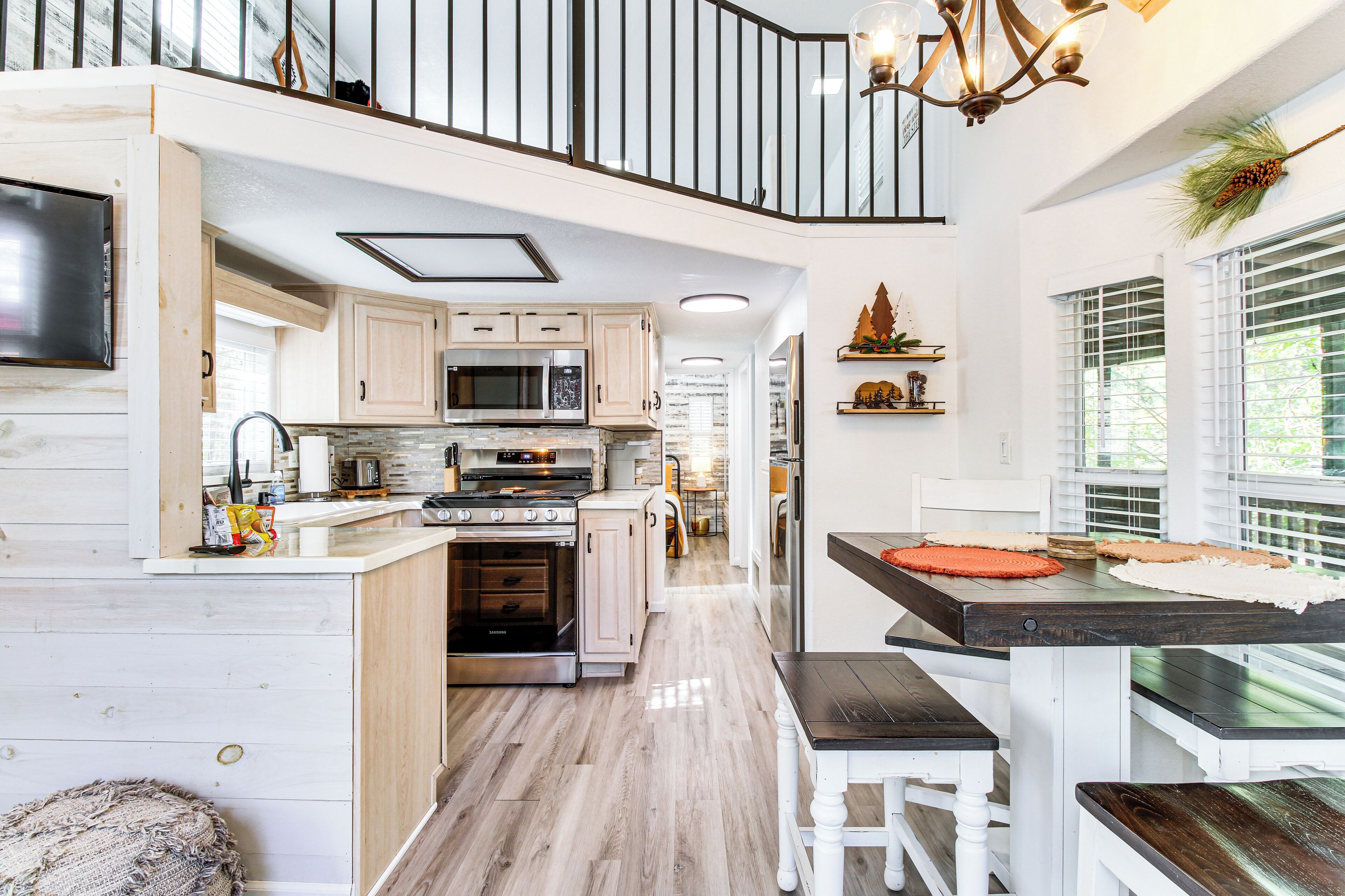 冷蔵庫、電子レンジ、コンロ、コーヒー / ティーメーカー