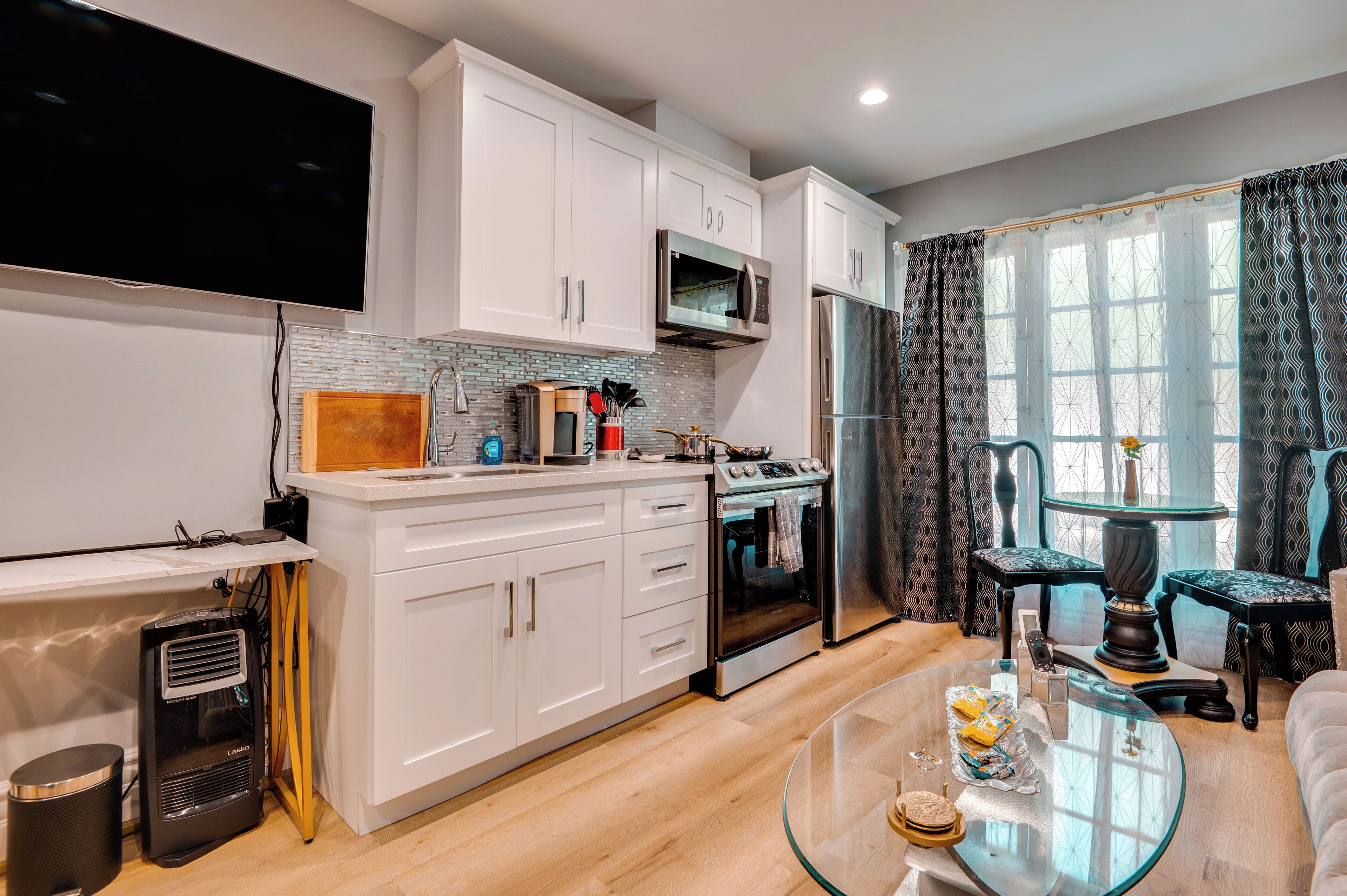 Fridge, microwave, stovetop, coffee/tea maker