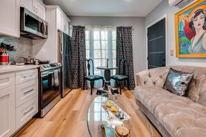 TV - Walk to Hollywood Blvd: Chic LA Studio w/ Patio! (Los Angeles)