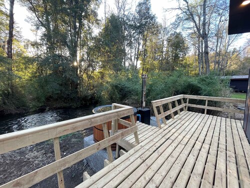 Cypress Cabin - BBQ, Hot Tub, Wifi  & Nature