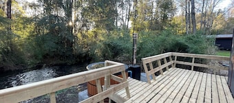 Cypress Cabin - BBQ, Hot Tub, Wifi  & Nature