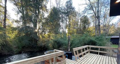 Cypress Cabin - BBQ, Hot Tub, Wifi & Nature