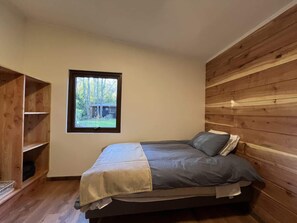 2 bedrooms, desk, iron/ironing board, travel cot