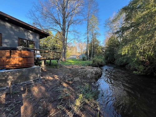 Patagonia Riverside Cabin: Hot Tub & Nature