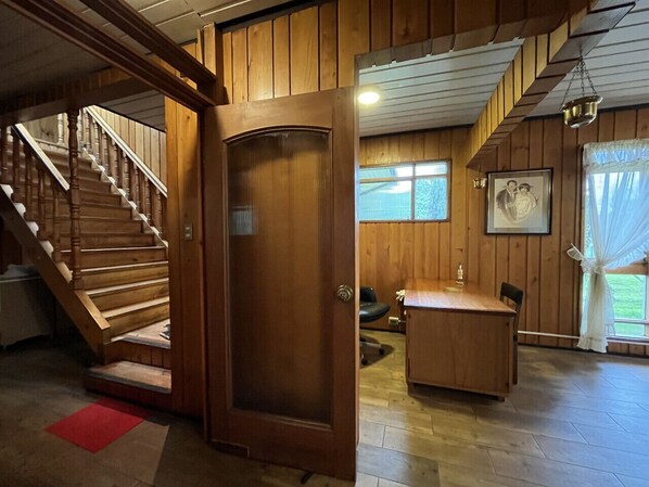 المنشأة من الداخل