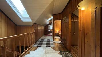 1 habitación, escritorio, tabla de planchar con plancha y wifi