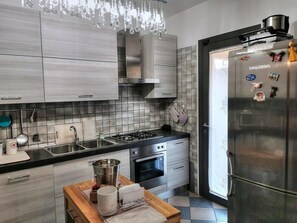 Piano cottura, lavastoviglie, macchina per tè/caffè